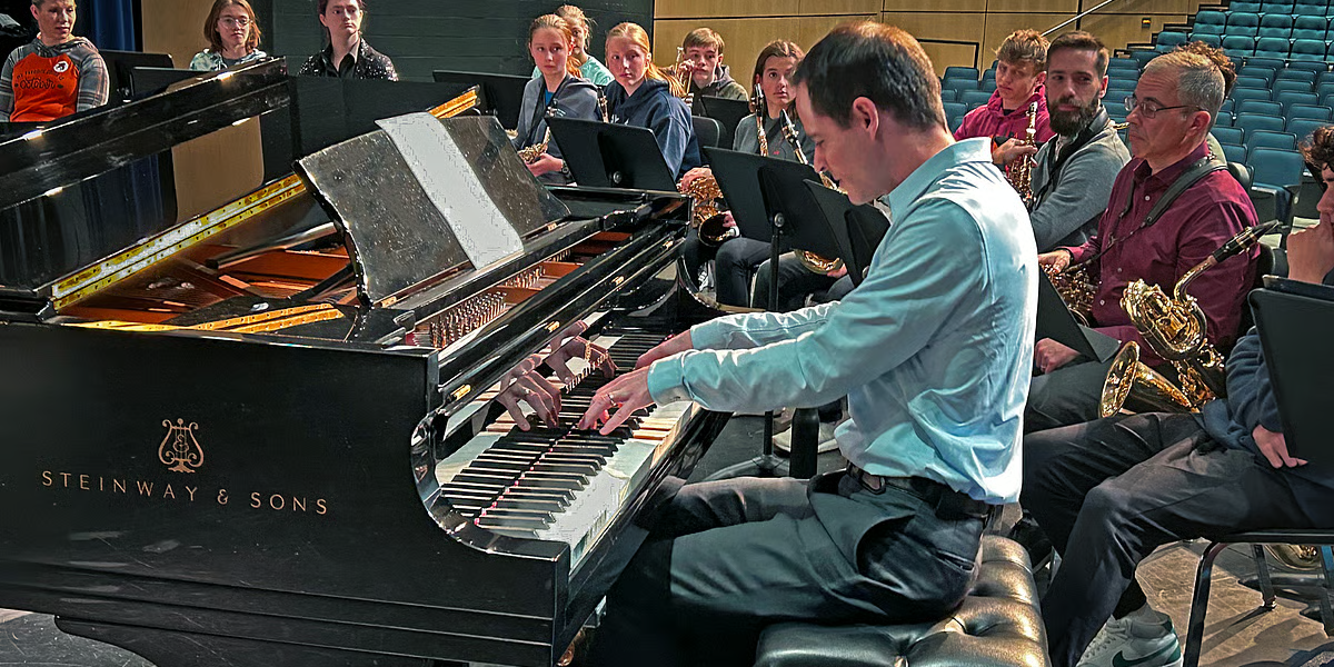 Steve Bass in an education collaboration clinic, photo by Will Larson